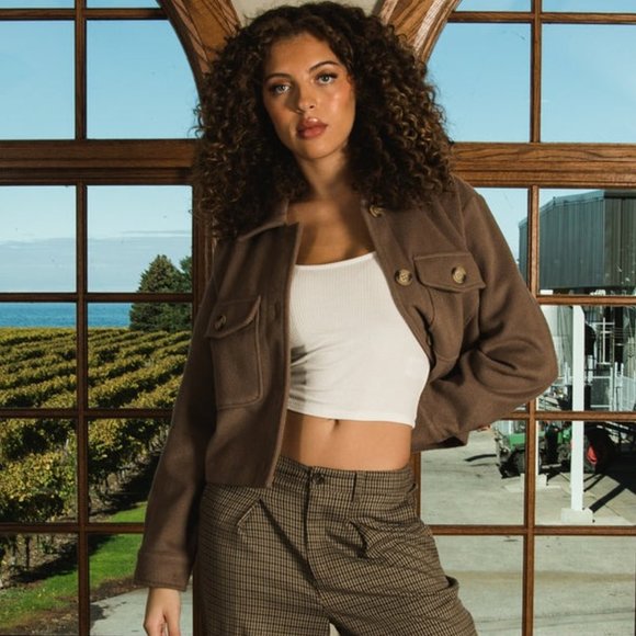 Harlow Cassidy Shirt Jacket NEW brown cropped shacket medium women's sweater - Picture 2 of 13